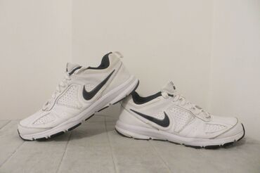 muske crvene patike: NIKE br 46 30cm unutrasnje gaziste stopal, bez mana greske materijal