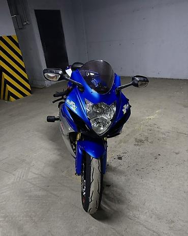 🏍️ Suzuki GSX-R750 L5 — 2015 год 📅 Год: 2015 🛣️ Пробег: 14 000 км ⚙️