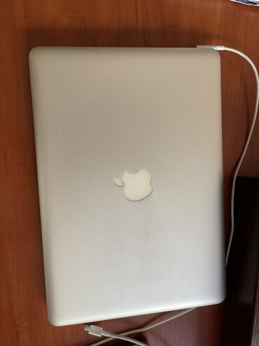apple macbook air 2016 в Кыргызстан | БАТАРЕИ ДЛЯ НОУТБУКОВ: Друг продаёт MacBook Pro 2010, совсем новая пользовался пару месяцев