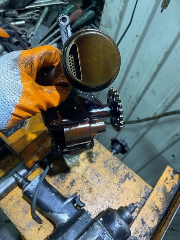 Двигатели, моторы и ГБЦ: Масляный насос двигателя внутреннего сгорания. Механизм с шестерней — 4