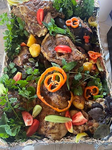 Баранина: Готовим Таш кордо на заказ.Блюдо украшено свежей зеленью, кольцами — 10