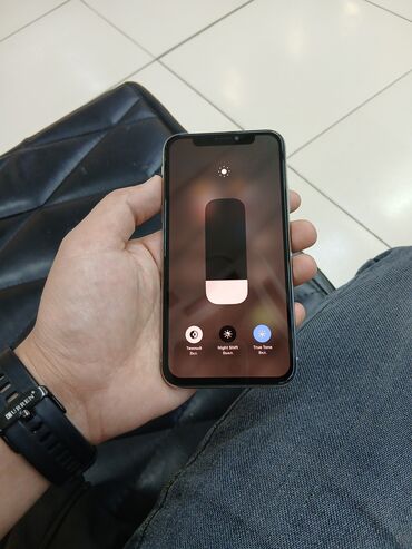 Apple iPhone: IPhone X, Б/у, 64 ГБ, Белый, Защитное стекло, Чехол, 100 %