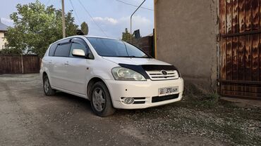 обменяю машину: Toyota Ipsum: 2002 г., 2.4 л, Автомат, Бензин, Минивэн