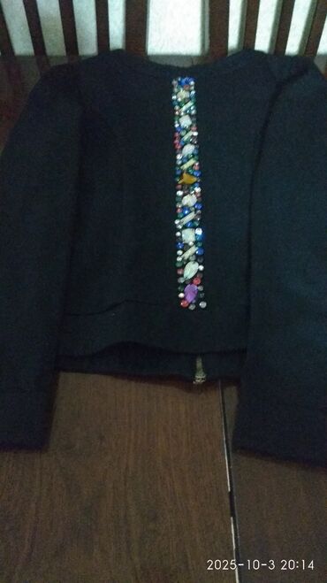 Kardiqanlar, jaketlər: - Qız uşağı üçün ağ kardiqan - Brend: Monsoon - Etiket ölçüsü: 11–12 — 9