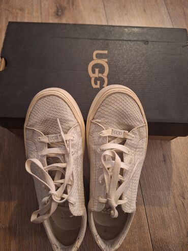 golden goose patike: UGG, 37, bоја - Bela