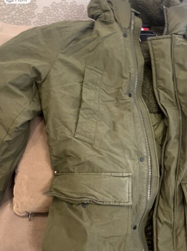 Аксессуары: Tommy Hilfiger kişi parkası – zeytun/xa ki yaşıl rəng. - Model: uzun