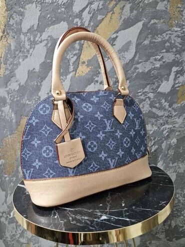 torba river island: Elegant purse, Louis Vuitton