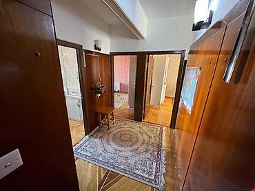 kohnə binalar: Bakı, 8-ci kilometr, 3 otaqlı, Köhnə tikili, m. Xalqlar Dostluğu, 75 kv. m — 6