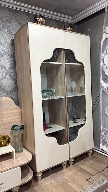 mebel el işi: Qonaq otağı üçün TV stendi və vitrin dəsti Təsvir: - Material — 2