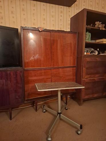 qorka mebel sekilleri: Retro qonaq otağı mebel dəsti - Tərkibi: bir neçə modullu şkaf-vitrin — 1