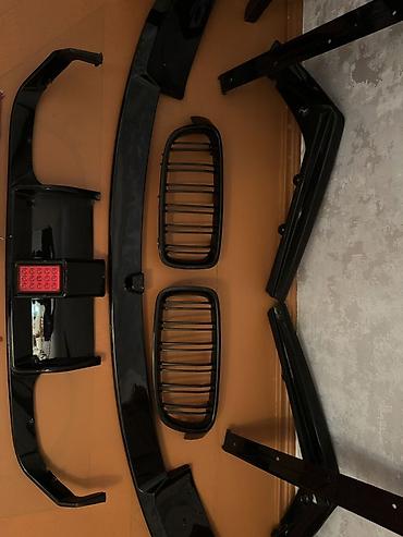 BMW üçün eksteryer body kit dəsti Məzmun: - Qara parlaq ön böyrək