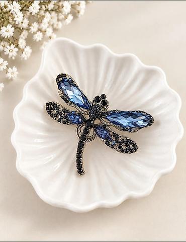 swarowski prsten: ✨ Elegancija sa dozom mistike! 💙 Prelep broš u obliku vilinog konjica — 1