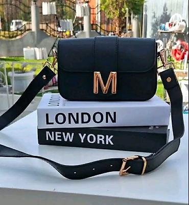 baldinini beograd: Elegantna ženska crossbody torba sa velikim metalnim slovom “M” na — 8