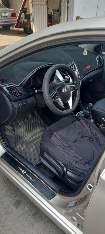 Hyundai: Hyundai Solaris: 2013 г., 1.6 л, Механика, Бензин, Седан — 9