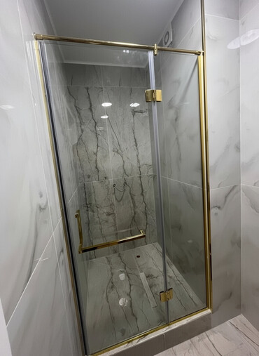 зеркало в душевую: Стеклянная душевая перегородка с распашной дверью - Конструкция