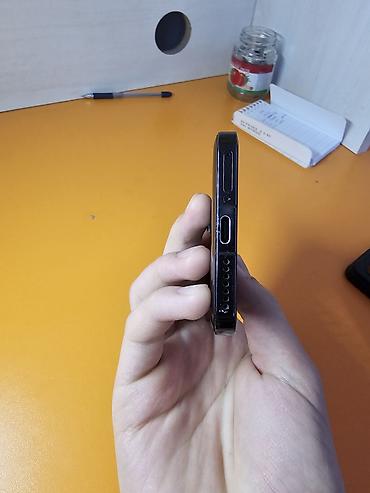 Другие мобильные телефоны: Смартфон с экраном почти без рамок и центральным отверстием под — 7