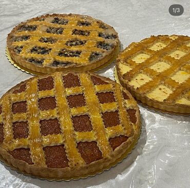 Выпечка, хлебобулочные изделия: Домашняя выпечка в больших прямоугольных формах. Ассортимент: - — 20