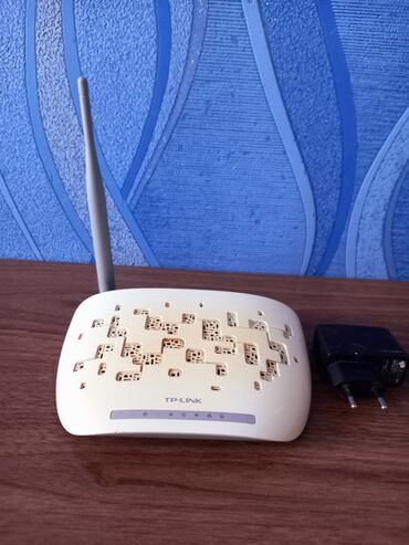 usb modem: TP-Link simsiz Wi‑Fi router - Marka/model: TP‑Link (üst paneldə