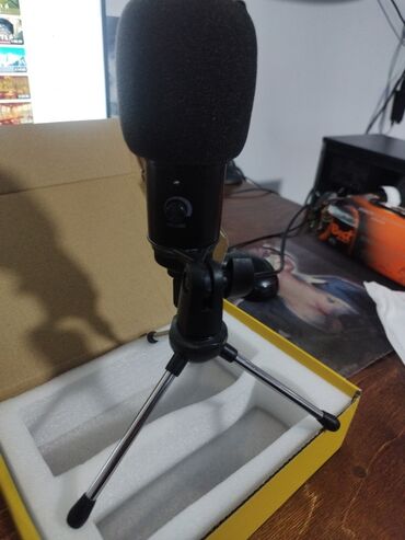 студийный микрофон и звуковой карту: YTOM M1 Pro – конденсаторный микрофон с металлическим корпусом