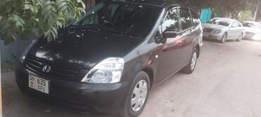 стрим мотор: Автомобиль Honda Stream черного цвета, представляющий собой компактный