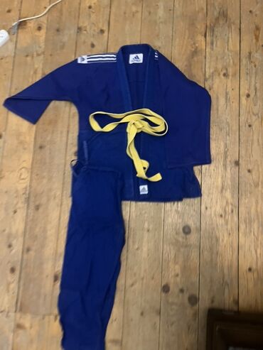 Köynəklər: Yeni kimidir hec bir qüsuru yoxdur Məhsul: Adidas judo/ciyu-citsu