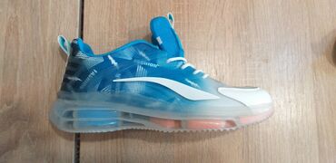 линзы голубые: Новые мужские кроссовки 43 размера