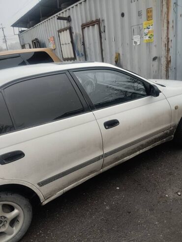 Toyota: Toyota Carina: 1992 г., 1.6 л, Механика, Бензин, Седан