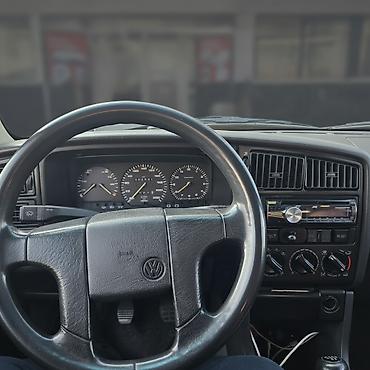гур пассат: Борбордук консоль Volkswagen 1988 г., Колдонулган, Оригинал, Германия — 1