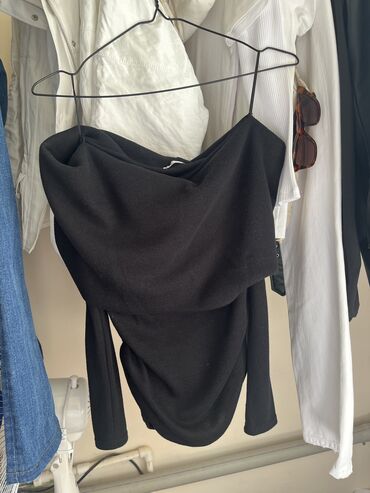 продажа бу вещей: Zara kofta, 2 defe geyilib Bir yerinde nöqte kimi leke var şeklini