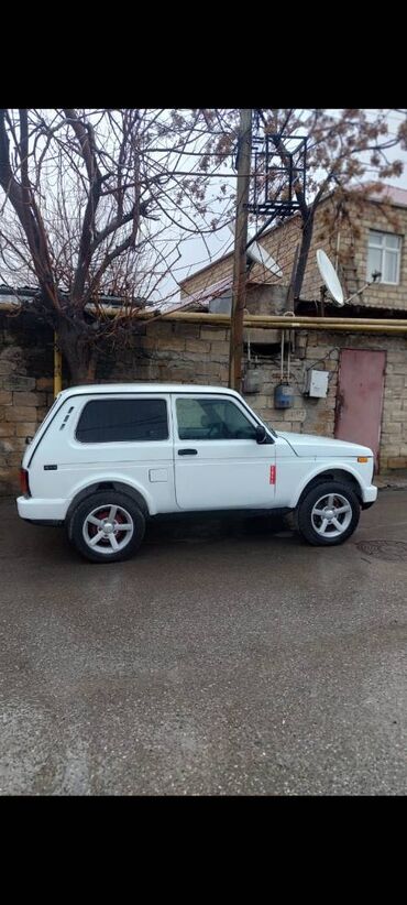 niva satılır: VAZ (LADA) 4x4 Niva: 1.7 l | 2007 il | 1700 km Ofrouder/SUV