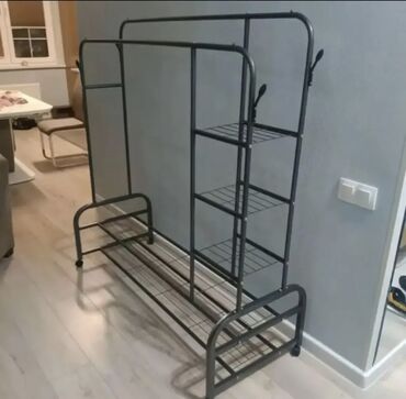 магазинная вешалка для одежды: Металлический кронштейн для одежды Осталось малого количества