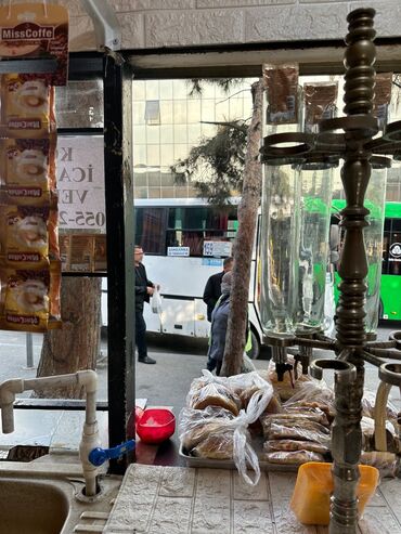 Ofislər: Köşk 20 yanvarda yerləşir. Xadavoy yerdi. 102və159 nömrəli avtobusun — 2