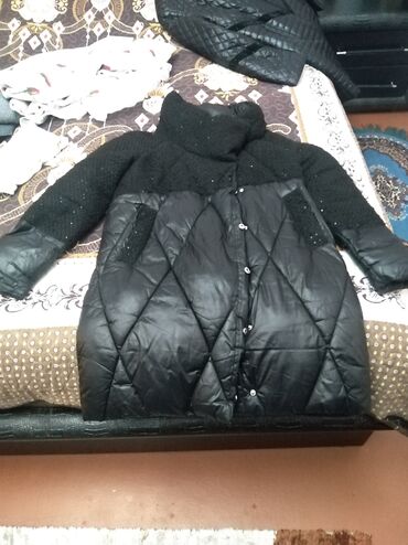 hollofayberli qadın gödəkçələri: Женская куртка M (EU 38), L (EU 40), цвет - Черный