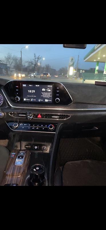 byd e9 1: Элегантный белый седан бизнес‑класса с динамичным купеобразным — 6
