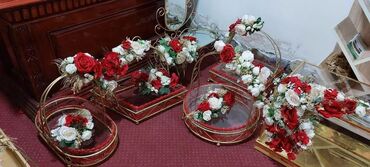 qara zeytun qiymeti: Qırmızı-ağ çiçək kompozisiyalı qızıl rəngli xonça və dekor seti at lalafo.az qara zeytun qiymeti: Qırmızı-ağ çiçək kompozisiyalı qızıl rəngli xonça və dekor seti