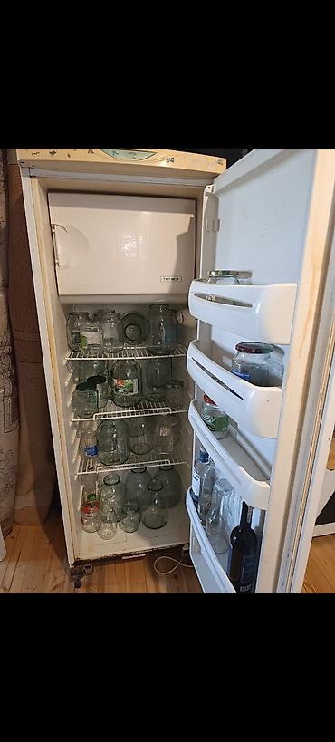 Birqapılı soyuducu, üst hissədə daxili buzxana bölməsi ilə. işlək lalafo.az -da Birqapılı soyuducu, üst hissədə daxili buzxana bölməsi ilə. işlək