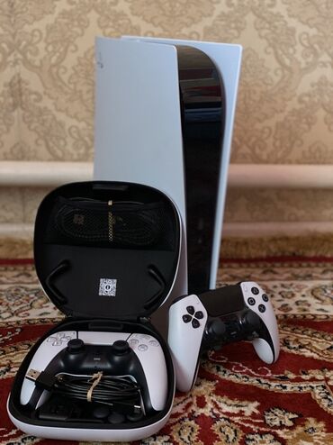 переходник руля: Игровая консоль Sony PlayStation 5 (модель CFI-1216B) с комплектом