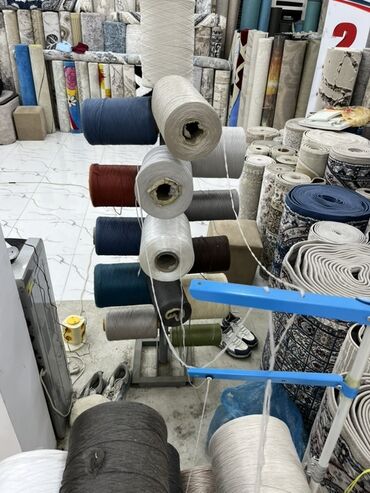 Digər istehsal avadanlığı: Xalça kənarı vurma (overlok) avadanlığı və iri həcimli sap bobinləri — 11