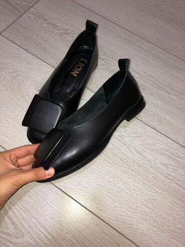 черная обувь: Продаю: натуральная кожа, размер 36 цена 5500