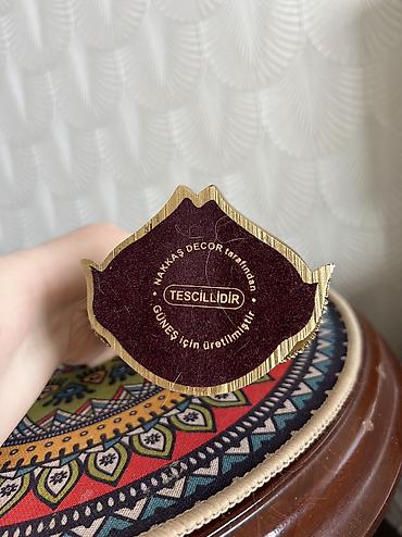 dini suvinir: Dini suvenir, Qurani Kerim. Bürünc rəngində. Hundurluyu 13 sm — 6