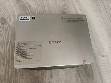 Proyektorlar: Məhsul: Sony proyektor Pultu var Ela işleyir Model: Sony VPL-MX25 (ön — 2