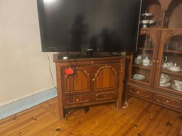 alma sirkəsi qiyməti: Klassik üslubda taxta mebel dəsti - Material: tam ağac (qəhvəyi