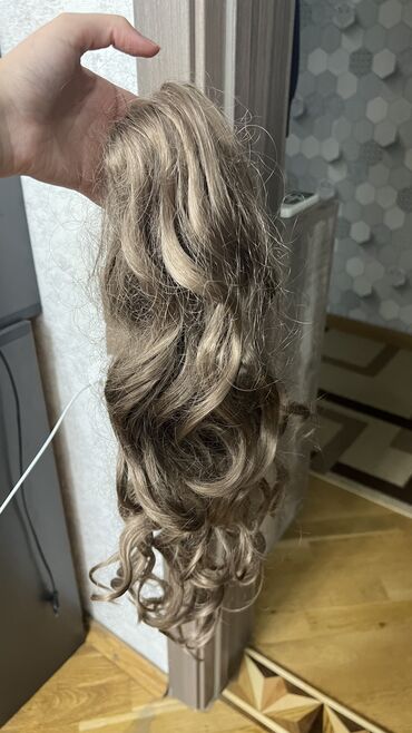 Təbii saçlar, pariklər: Parik, Süni — 5