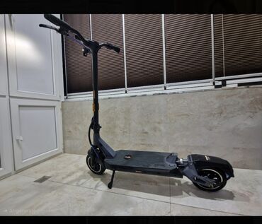 Elektrikli samokatlar: Elektrik skuter - Geniş gövdəli, slip-əleyhinə platforma - Ön və arxa — 8