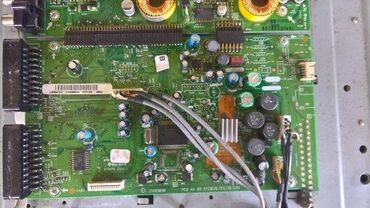 Aksesoari za TV i video: Thomson 32LB040S5 u delovima AV Main board 21483090 EFC031E IFC130 — 2