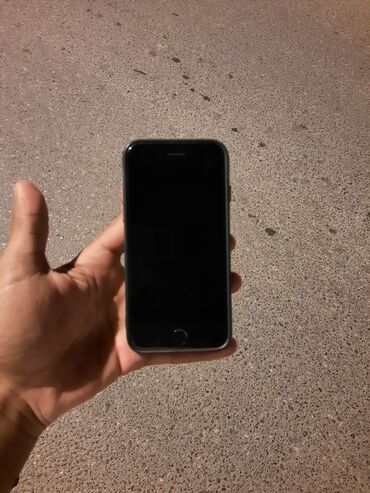 iphone x qiymeti islenmis: IPhone 8, 64 GB, Qara