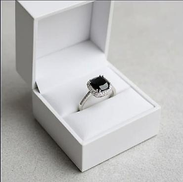 Prstenje: Vel:11
Cena:1000din — 5