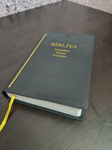 Каменная вата: Bibliya (İçində Tövrat, Zəbur, İncil,. var)