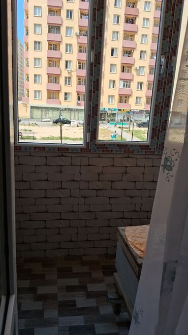 Uzunmüddətli kirayə mənzillər: Saray mtkda. 2 ci mertebe tam temirli ve esyali. 2 tualeti var iki