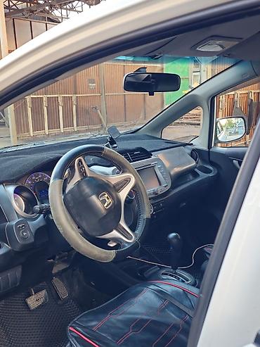 фит 3: Honda Fit: 2010 г., 1.5 л, Автомат, Бензин, Хэтчбэк — 4